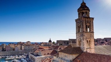 Güzel Dubrovnik'in eski çan kulesinde