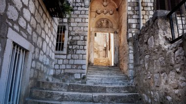 Dubrovnik'in güzel sessiz sokakta