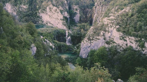 Plitvice Milli Parkı bir parçası üzerinde bir dağ manzarası