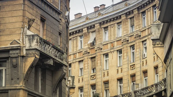 Gamla ungerska arkitektur i centrum av Budapest, distr — Stockfoto