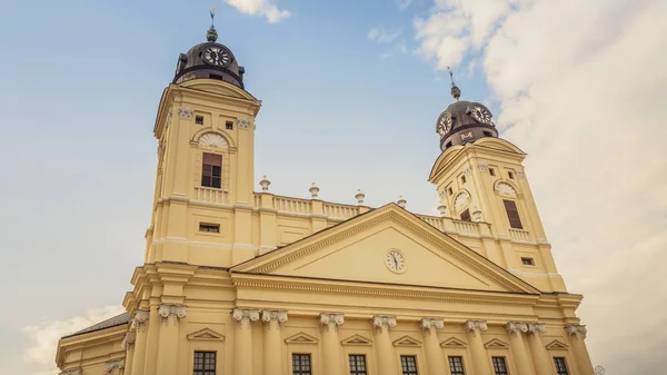Utanför den reformerta stora kyrkan i Debrecen — Stockfoto