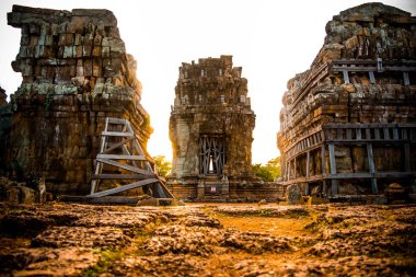 Siem Reap, Kamboçya'da tepede Phnom Krom Tapınağı