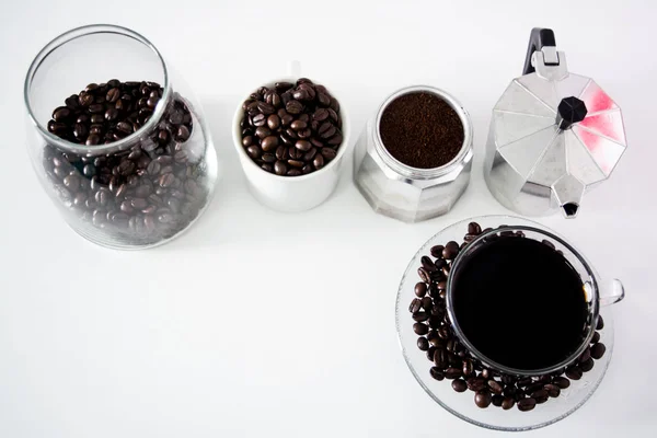 Kaffeetasse Und Mokkakanne Kaffeebohnen Heißer Espresso Ein Schuss — Stockfoto