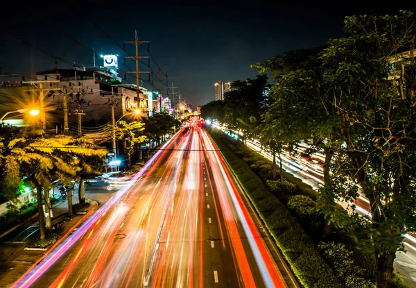 Trafik sıkışıklığı arabada ışığında