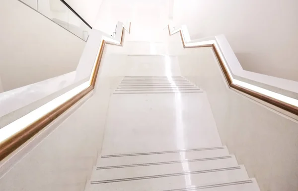 Escalera Cielo Escaleras Blancas Estilo Moderno —  Fotos de Stock
