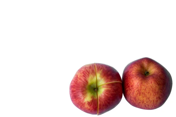 Beyaz arka planda kırmızı elma ve kopyalama alanı — Stok fotoğraf