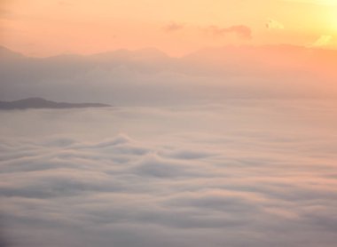 Khao Soon madeninde dağ sis arka planı, Nakhon Si Thammarat,