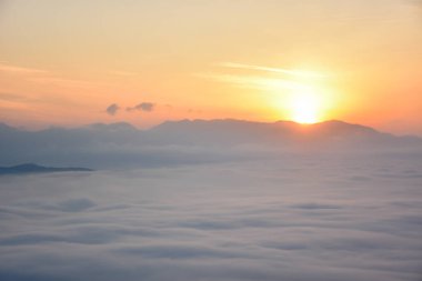 Khao Soon madeninde dağ sis arka planı, Nakhon Si Thammarat,