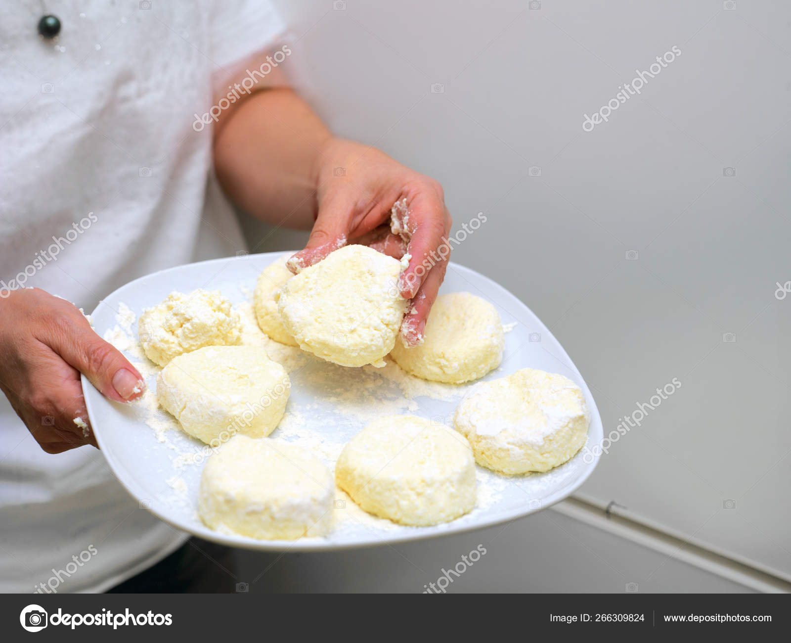 Творог яйцо мука. Яйца мука сахар. Что можно приготовить из муки и творога. Пп оладьи на кефире с рисовой мукой. Что можно приготовить из муки и творога.