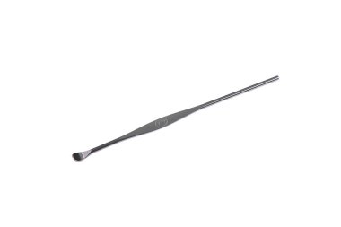 earpick, üzerinde beyaz izole olarak adlandırılan metal kulak balmumu sökücü