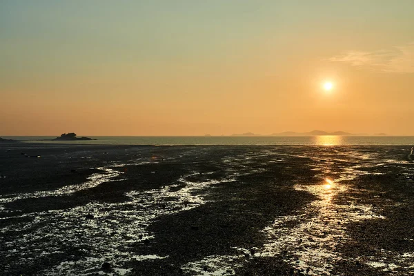 Janghwa 里江日没表示時点 韓国での地平線干潟と夕焼け — ストック写真