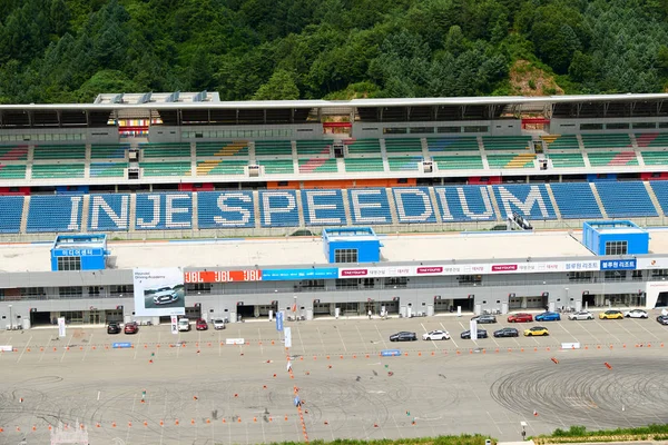 注塑枪 2018年8月07日 Speedium 赛车赛道 这是一个大型建筑群的一部分命名为注塑自动主题公园 — 图库照片