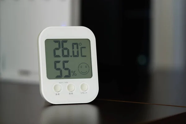 Kapalı dijital termometre nem monitör ile closeup