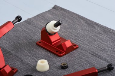 Uzun tahta destek ve sürüş yönünü ayarlamak için Longboard kamyon.