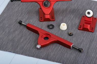 Uzun tahta destek ve sürüş yönünü ayarlamak için Longboard kamyon.