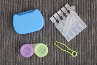 Göz damlası cımbız ve dava ile Kontakt lens case ve suni gözyaşı