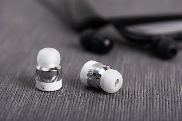 Boyun Bandı Bir Arka Plan Üzerinde Kablosuz Kablosuz Bluetooth Kulaklık — Stok fotoğraf