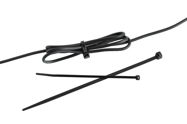 电缆扎带和电线用电缆领带 隔离在白色背景 — 图库照片