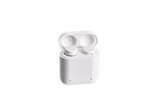 Auriculares Inalámbricos Inalámbricos Bluetooth Con Funda Recargable Aislados Blanco — Foto de Stock