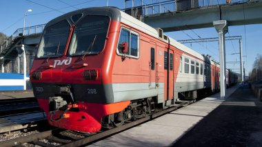 Tren istasyonunda olduğunu