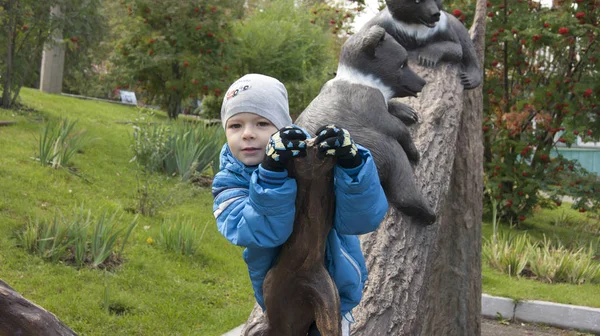 Boy Posing Zoo — Stock Photo, Image