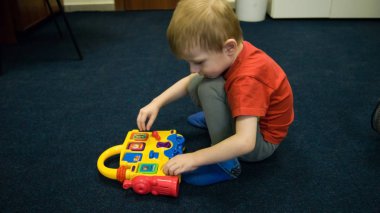 Çocuk mantık oyunu ile