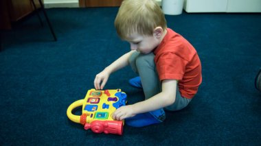 Çocuk mantık oyunu ile