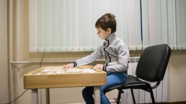 Çocuk sanat terapisi - kum terapisi