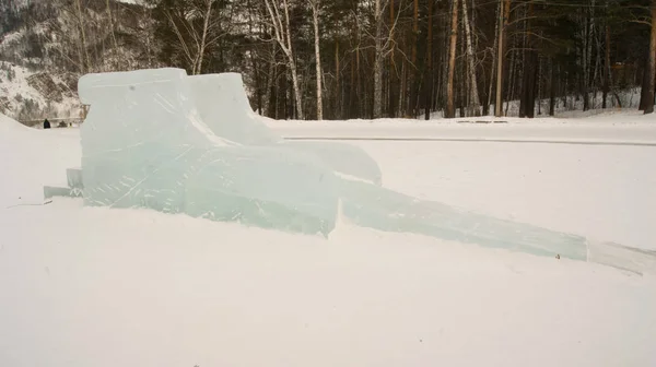 運転の丘が氷で作られて — ストック写真