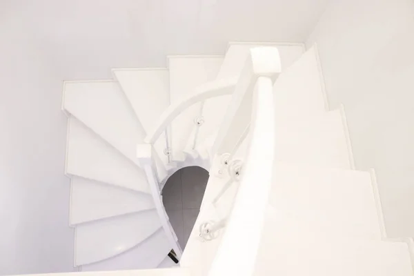 güzel merdiven beyaz oda