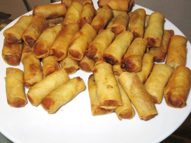 Lezzetli Asya yemeklerinin yakın görüntüsü 