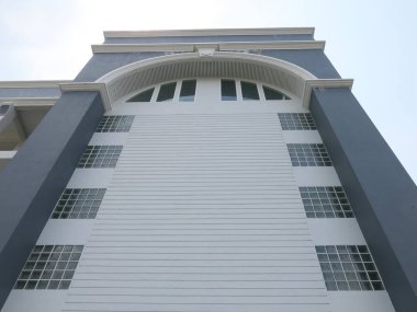 Şehrin modern binası