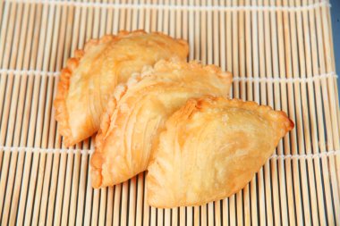 Ev yapımı puf böreğin yakın görüntüsü 