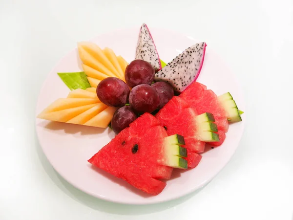 Fresh Delicious Sliced Fruits White Plate — Stok Foto