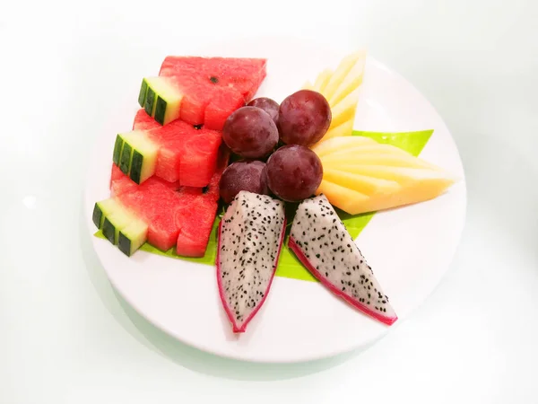 Fresh Delicious Sliced Fruits White Plate — Stok Foto