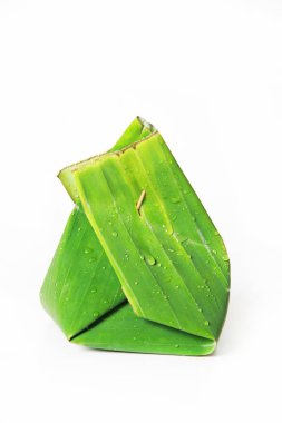 Beyaz arkaplanda muz yaprağı izole