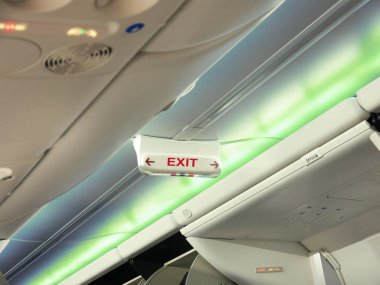 Bir yolcu uçağının içi 