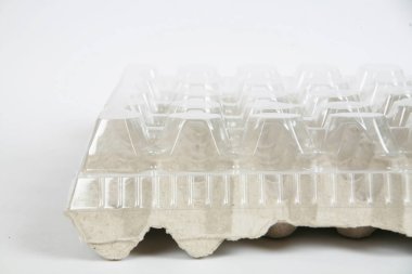 açık arkaplanda beyaz plastik kutu