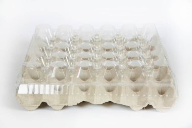 açık arkaplanda beyaz plastik kutu