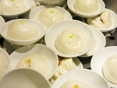 Lezzetli Asya yemeklerinin yakın görüntüsü 