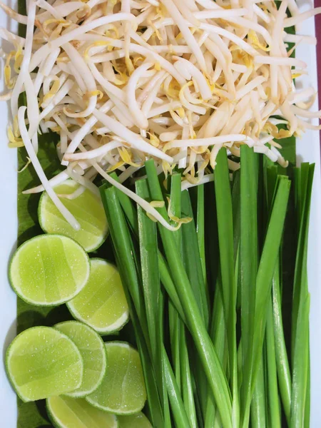Close Fresh Green Salad Lemon Garlic — Stock Photo, Image