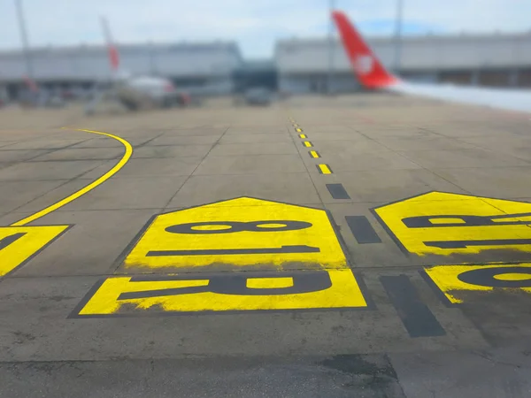 Yellow White Traffic Signs Airplane Parking — Stock Photo, Image