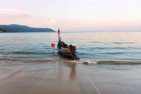 海岸の漁船は — ストック写真