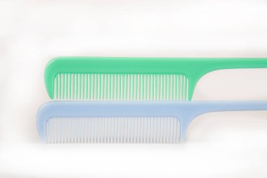 Beyaz arkaplanda taramaların yakın görüntüsü