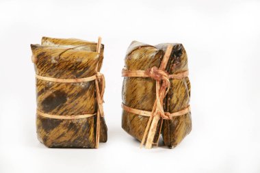 Muz muz yaprak pirinç ile kaynatın.