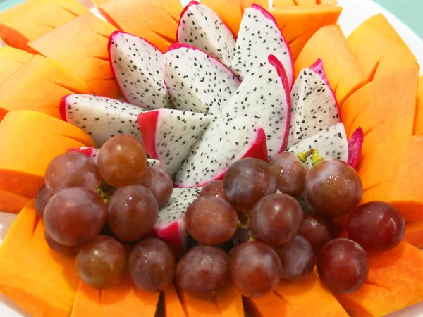 Frutas Tropicais Frescas Sobre Fundo Branco — Fotografia de Stock