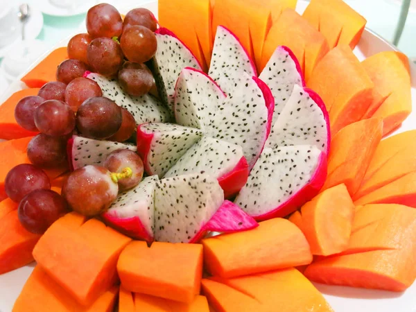 Frutas Tropicais Frescas Sobre Fundo Branco — Fotografia de Stock