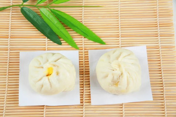 Chinese Steamed Dumplings Bamboo Mat — Stock Photo, Image