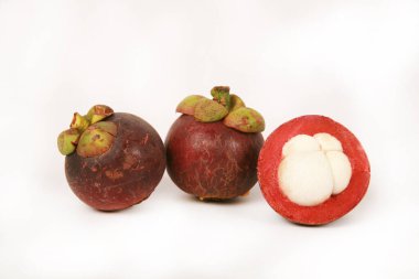 Mangosteen meyveleri, taze ve sağlıklı tropikal meyveler 
