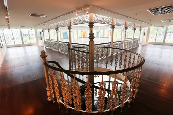 Elegant Wooden Spiral Stairs Railings Luxury Interior — Photo